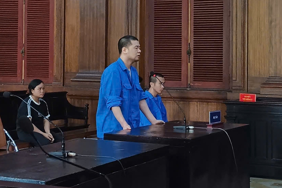 Rửa nhiều tỷ đồng cho 'ông trùm' cát lậu, vợ và cháu cùng lĩnh án