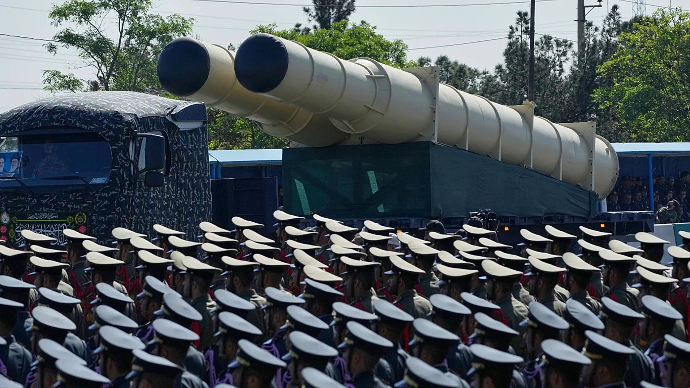 tên lửa Sejjil 3.jpg