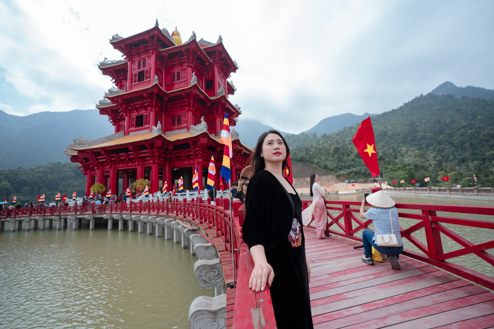 https://static-images.vnncdn.net/vps_images_publish/000001/000003/2026/3/5/thap-nghiem-hoa-tay-yen-tu-2342.jpg