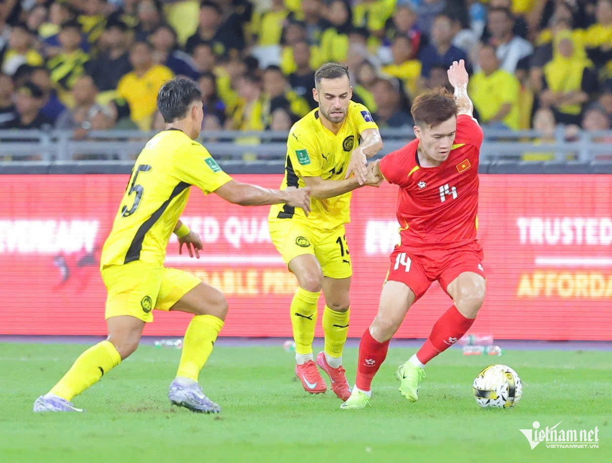 AFC thông tin nóng ra án phạt Malaysia nhập tịch lậu 7 cầu thủ Viet Nam Malaysia 1.jpg