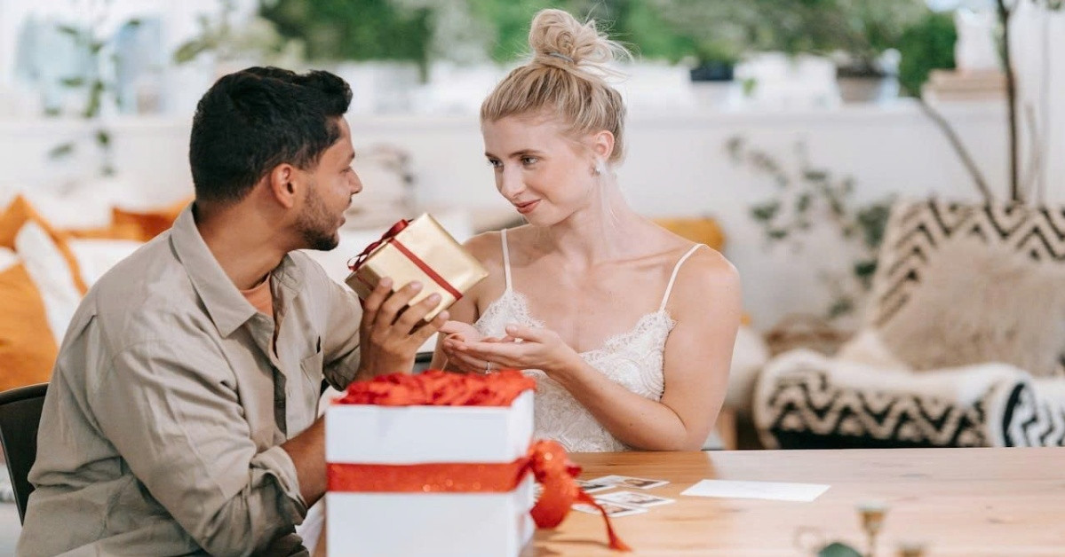Lời Chúc 8/3 Cho Vợ: Gợi Ý Những Câu Nói Lãng Mạn Và Ý Nghĩa Nhất