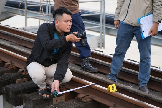 Bản tin chiều 6/3: Đang khám nghiệm hiện trường sà lan tông cầu Ghềnh ở Đồng Nai