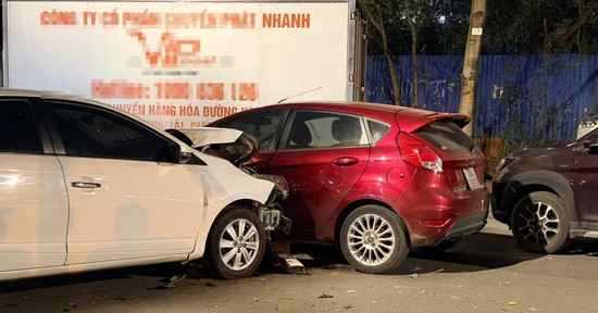 Bản tin cuối ngày 6/3: Ô tô con tông liên hoàn ở Hà Nội, ít nhất 7 xe hư hỏng