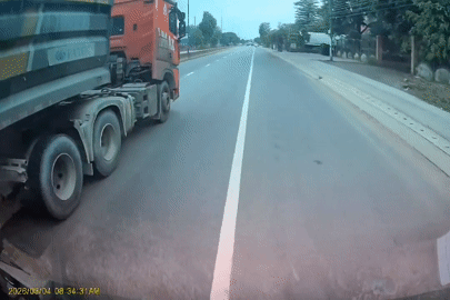 Clip tài xế xe ben che biển số, chèn ép ô tô trên quốc lộ