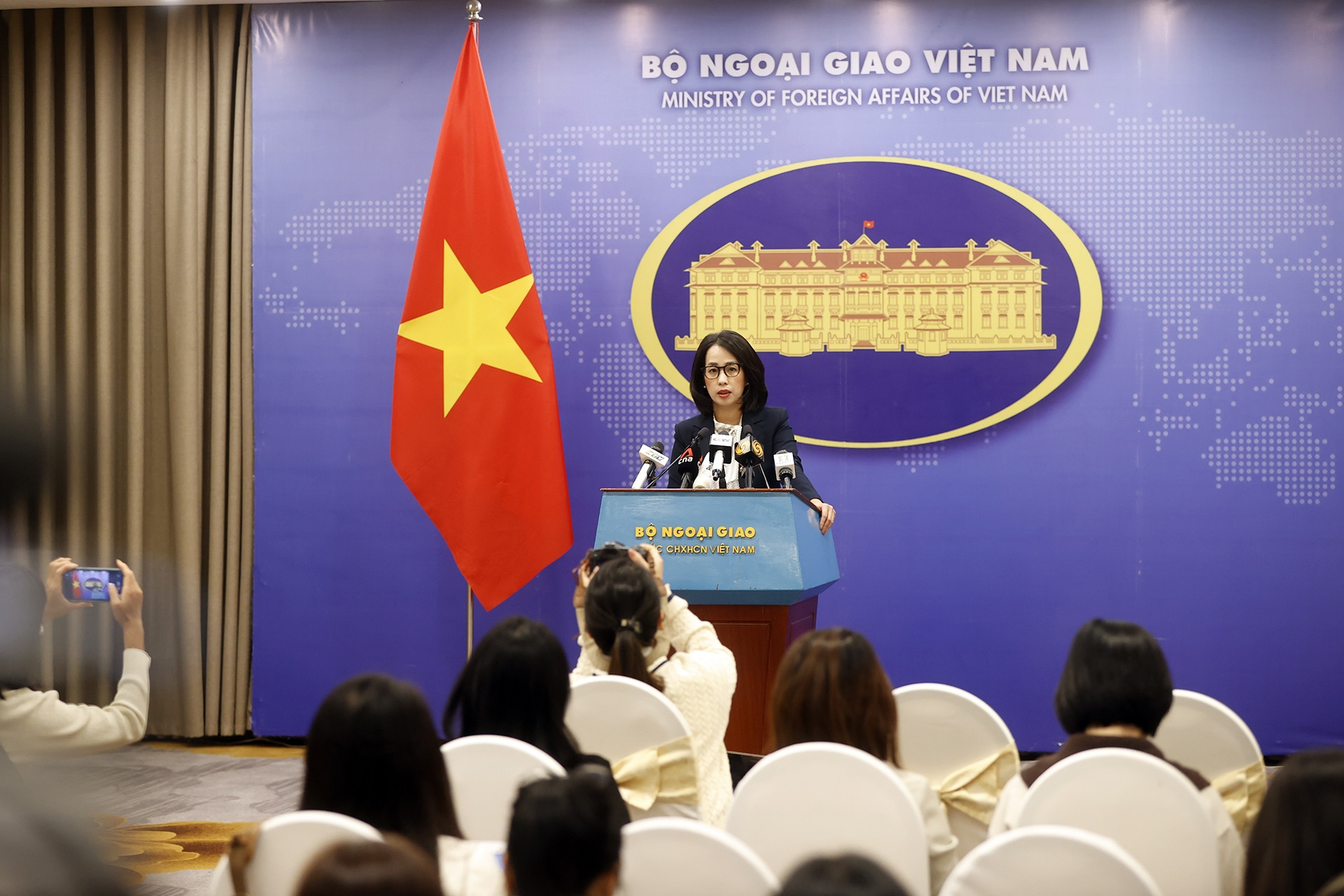 Đề xuất các bộ phải công khai số điện thoại, email người phát ngôn