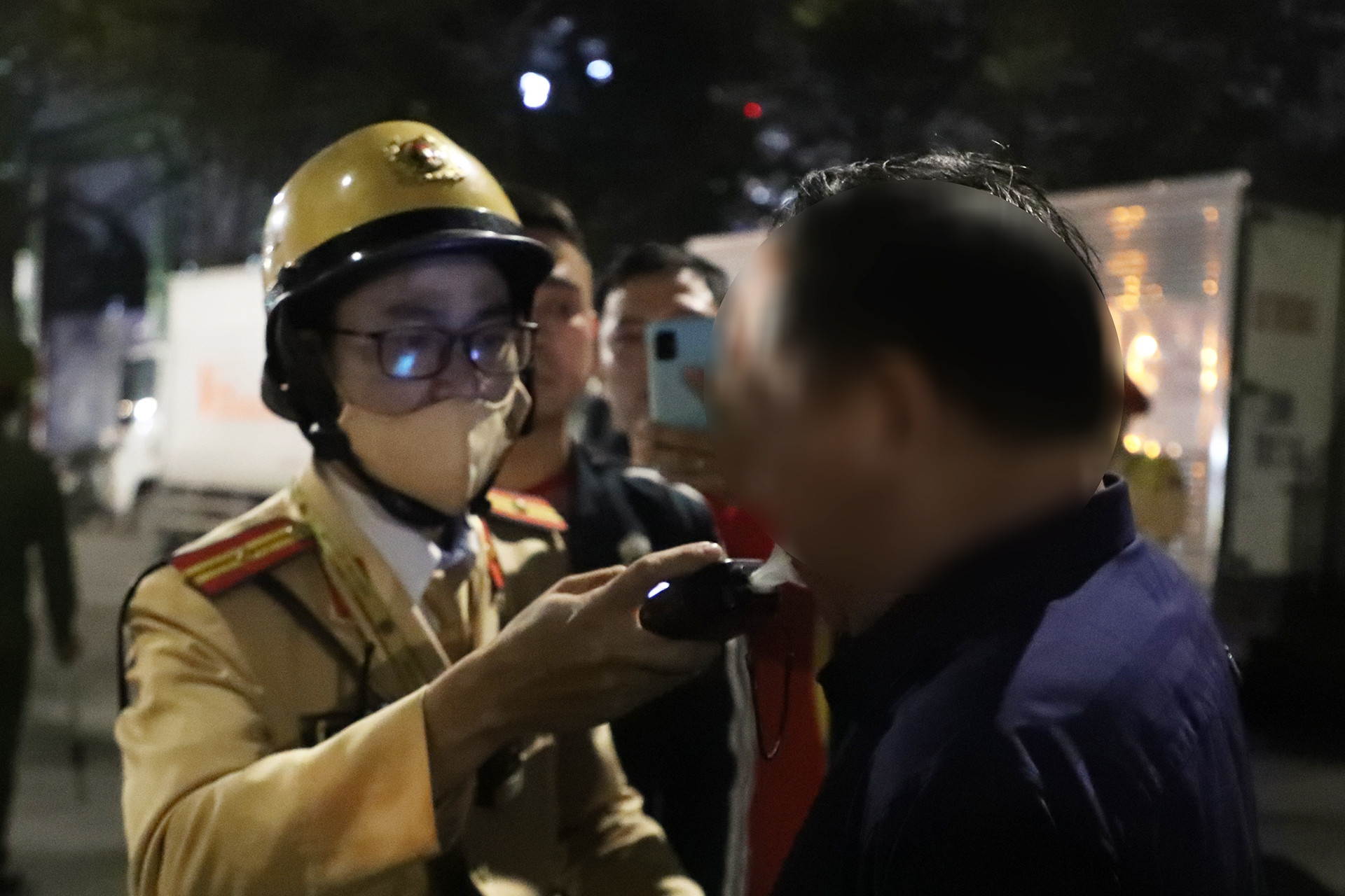 Kết quả kiểm tra nồng độ cồn tài xế ô tô tông loạt xe ở Hà Nội