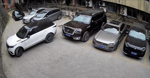 Tài xế Land Rover lùi xe khó hiểu và cái kết ngoài tưởng tượng gây sốc