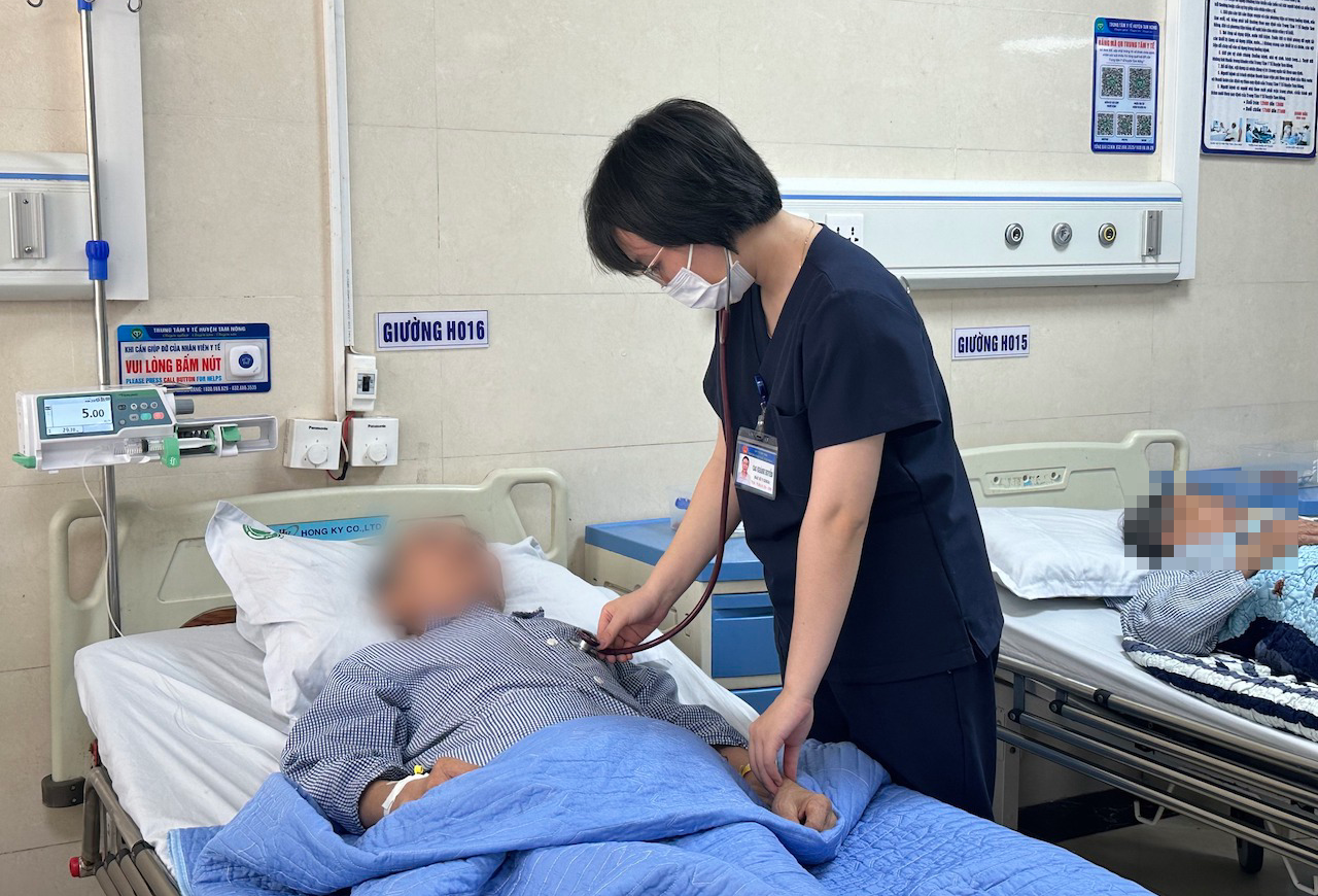 Nhờ người truyền dịch tại nhà, hai bệnh nhân ở Phú Thọ nguy kịch