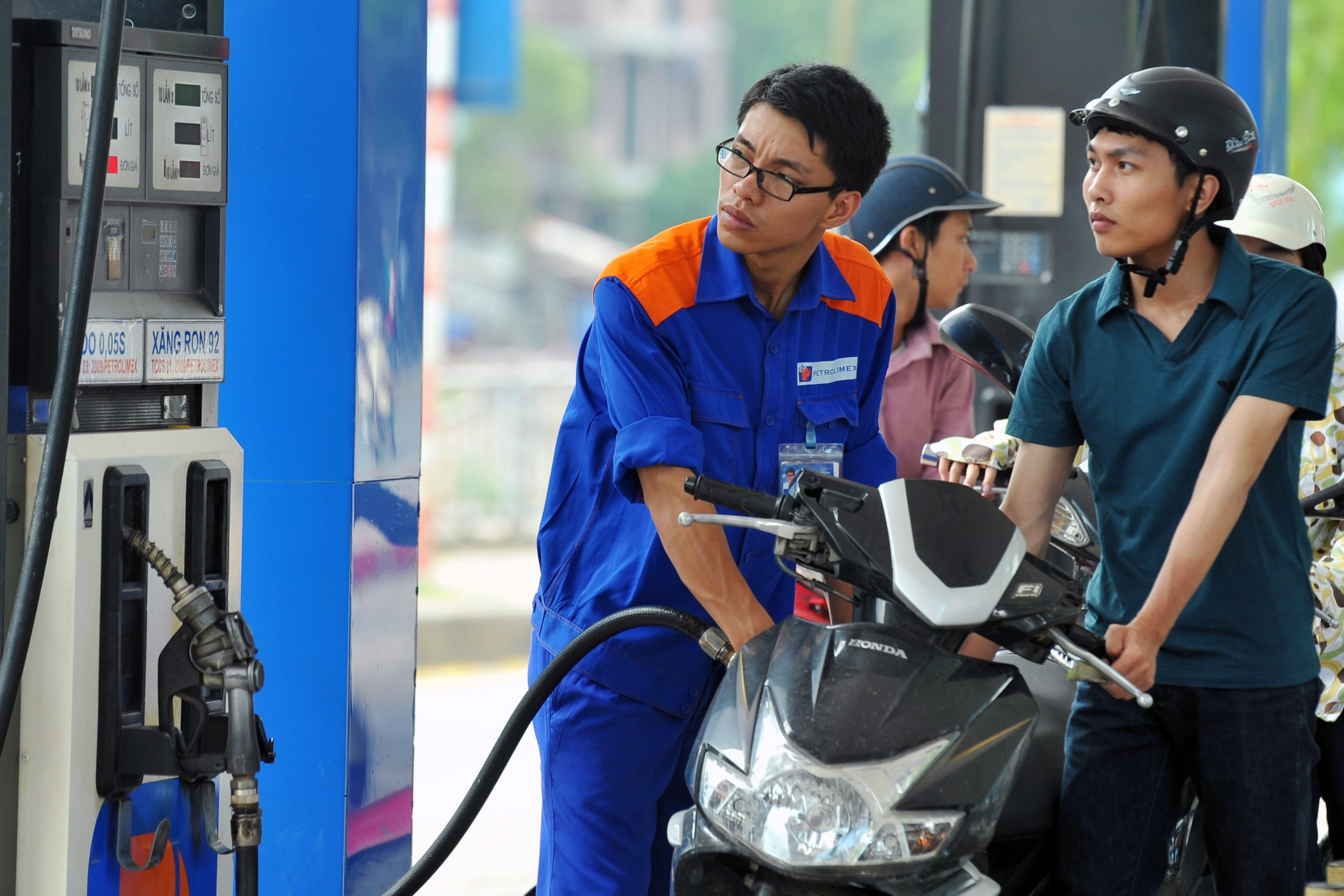 Phó Thủ tướng: Không để thiếu hụt, đứt gãy nguồn cung xăng dầu