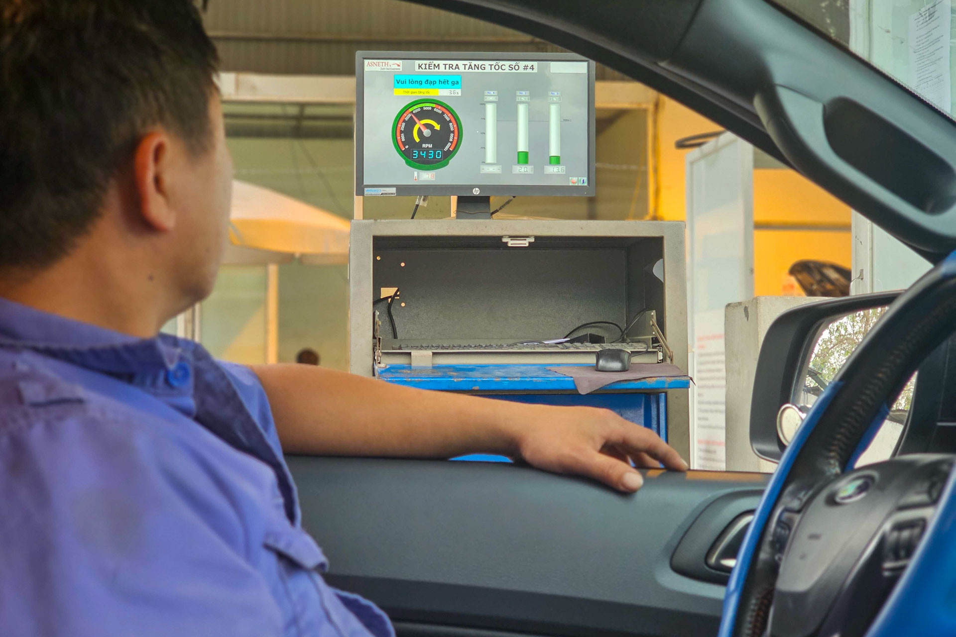 Sự thật đăng kiểm viên 'đạp thốc ga trong 1 giây' ở xe máy dầu có như 'phá xe'?