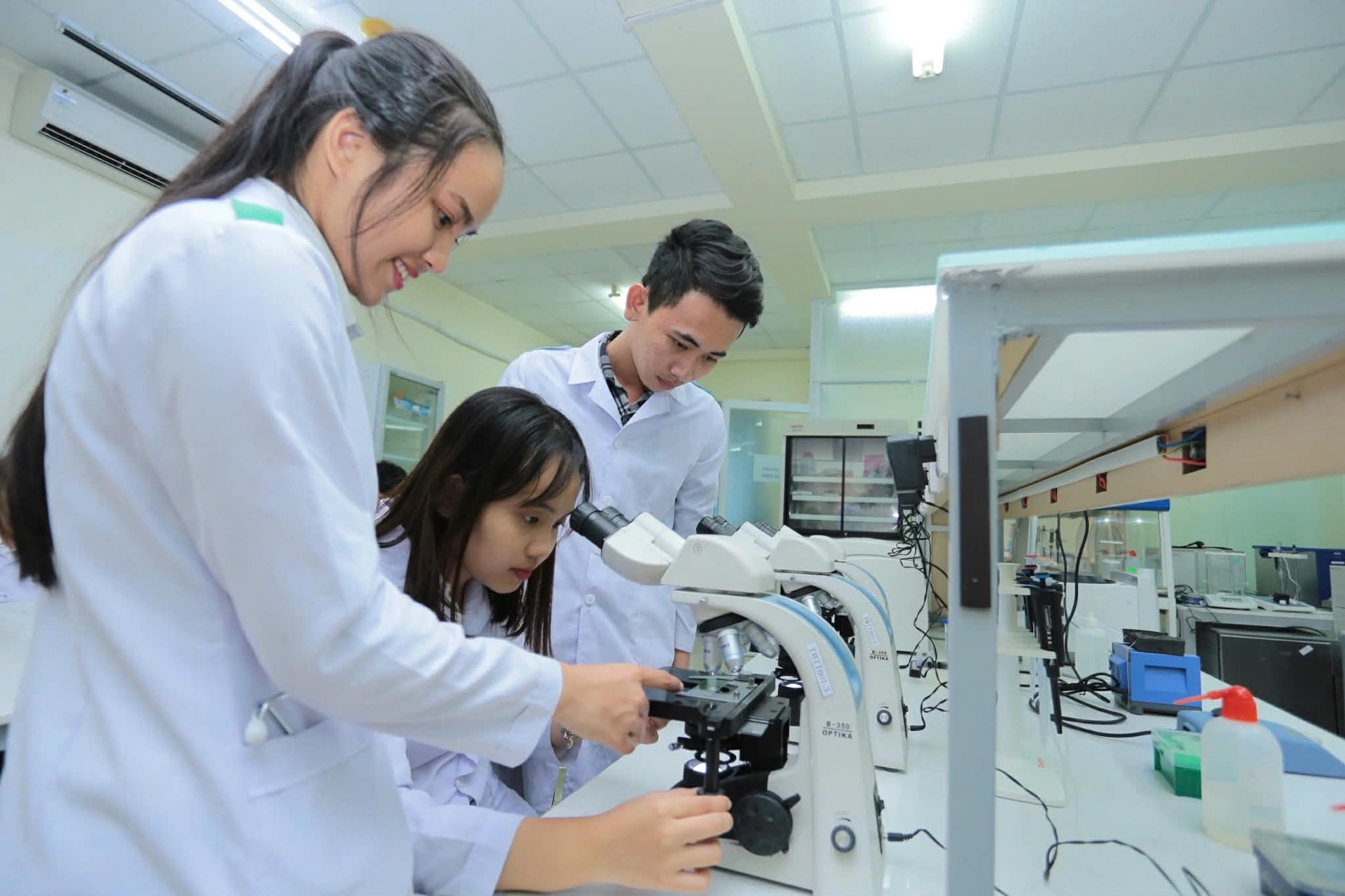 9 trường đại học tuyển hàng trăm tiến sĩ, trả thu nhập cả trăm triệu đồng/tháng