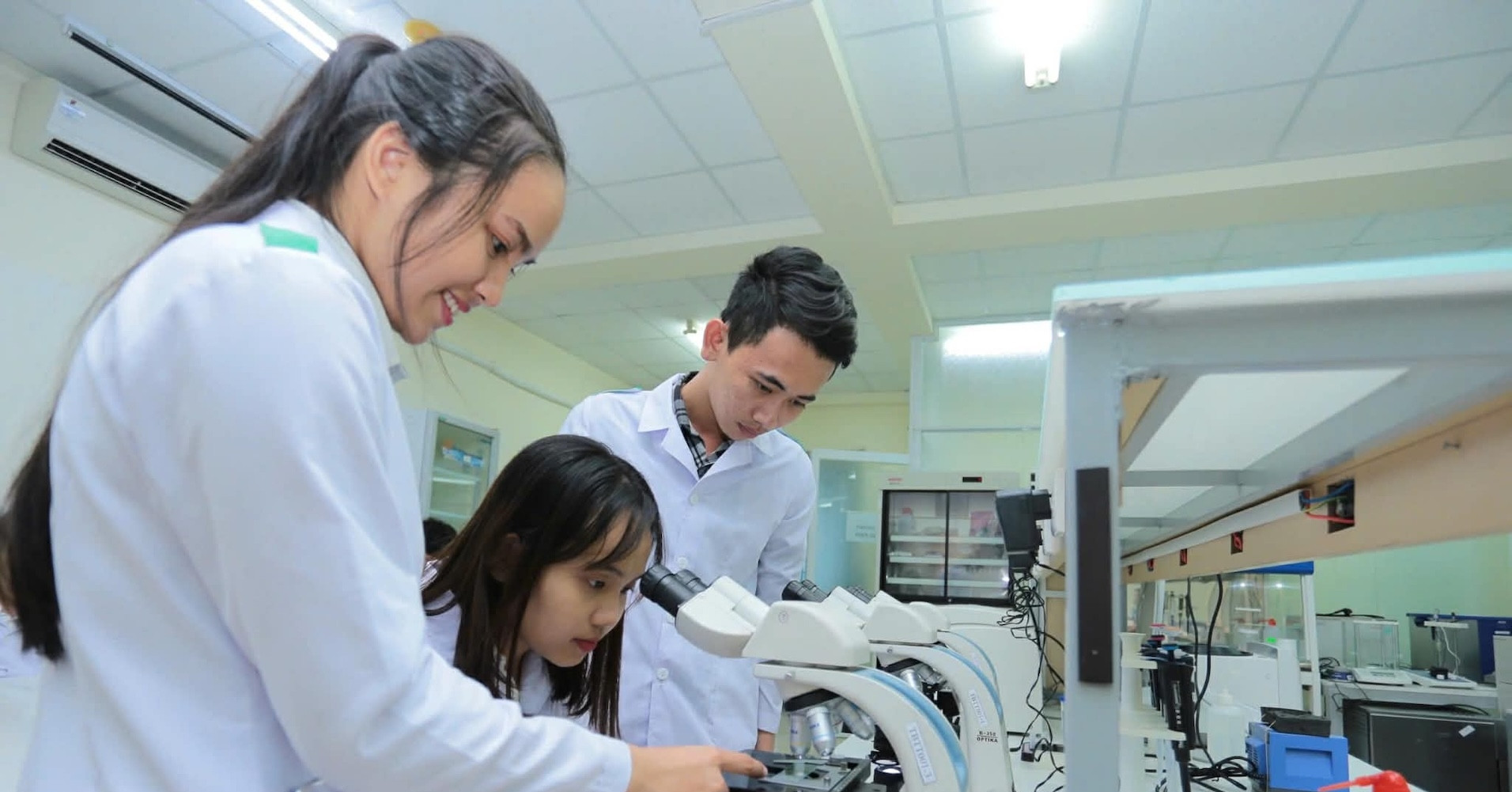 9 Trường Đại Học Tuyển Hàng Trăm Tiến Sĩ, Thu Nhập Cả Trăm Triệu Đồng/Tháng