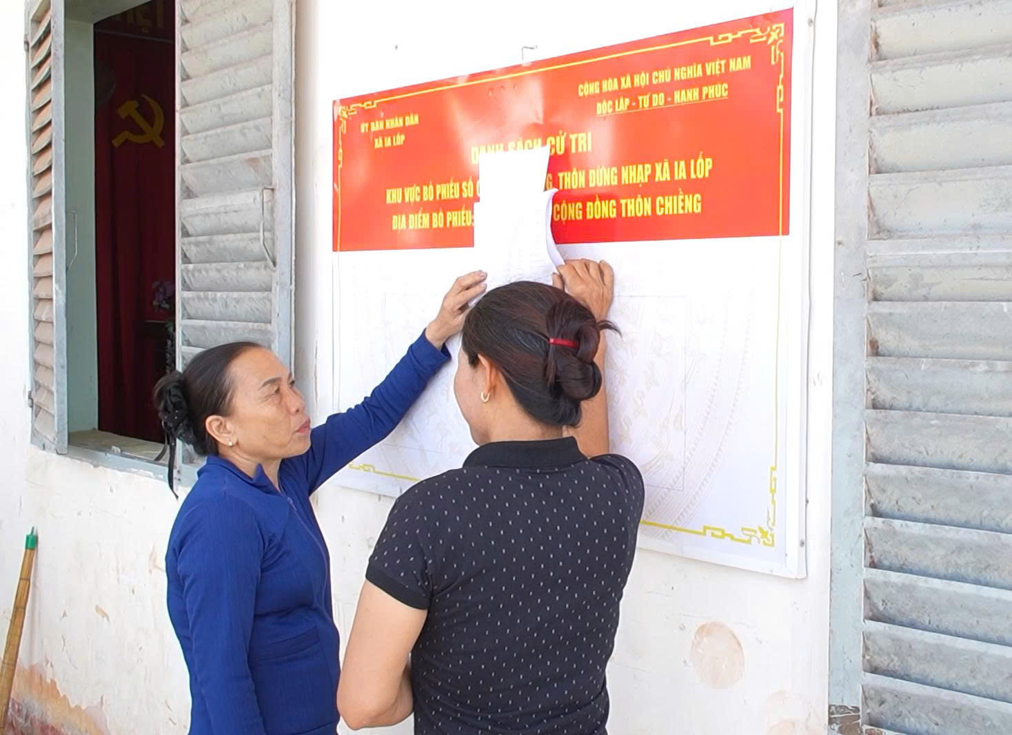 Thông tin về bầu cử, danh sách các đại biểu được niêm yết công khai.jpg