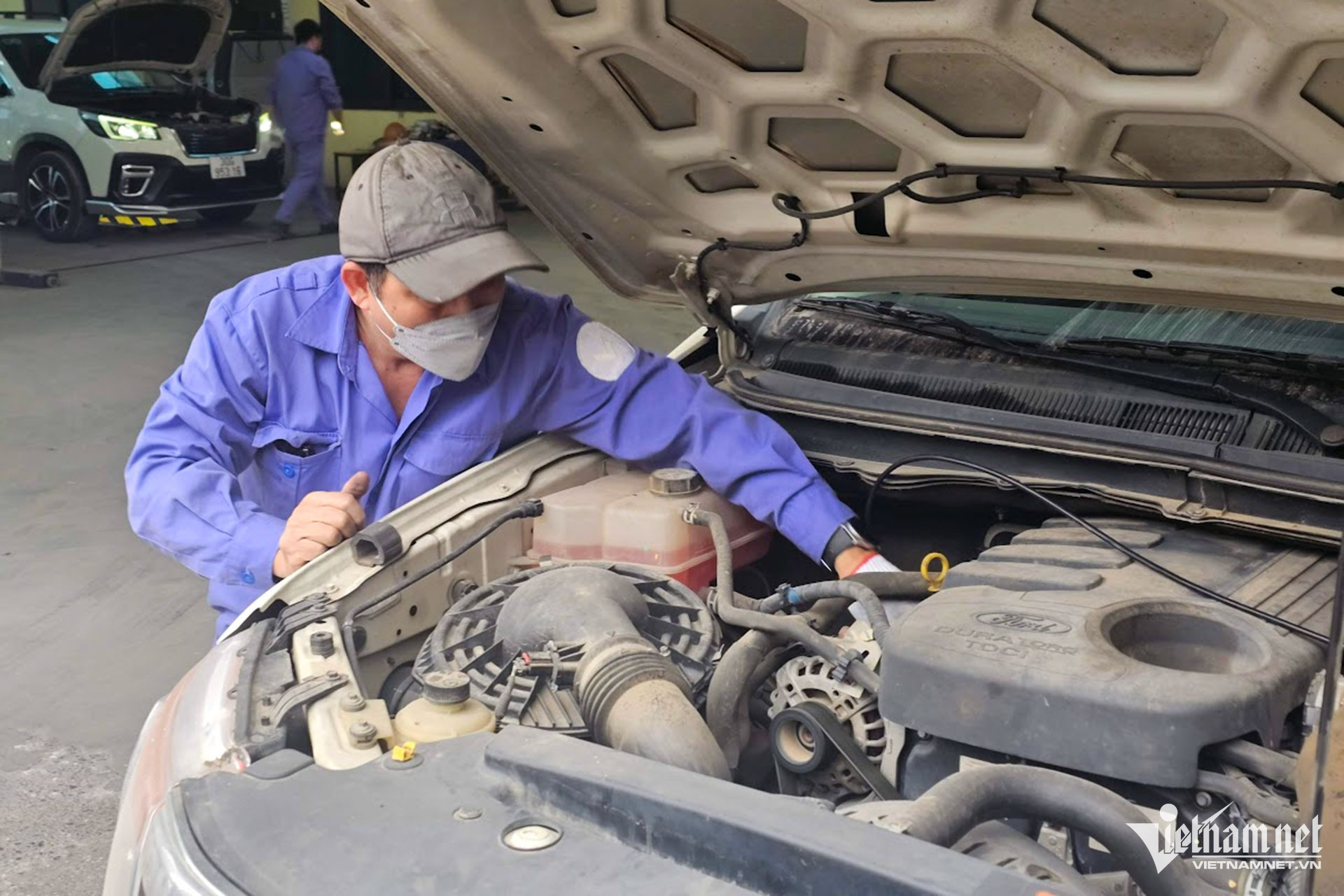 W-dang kiem khi thai xe may dau (2).jpg