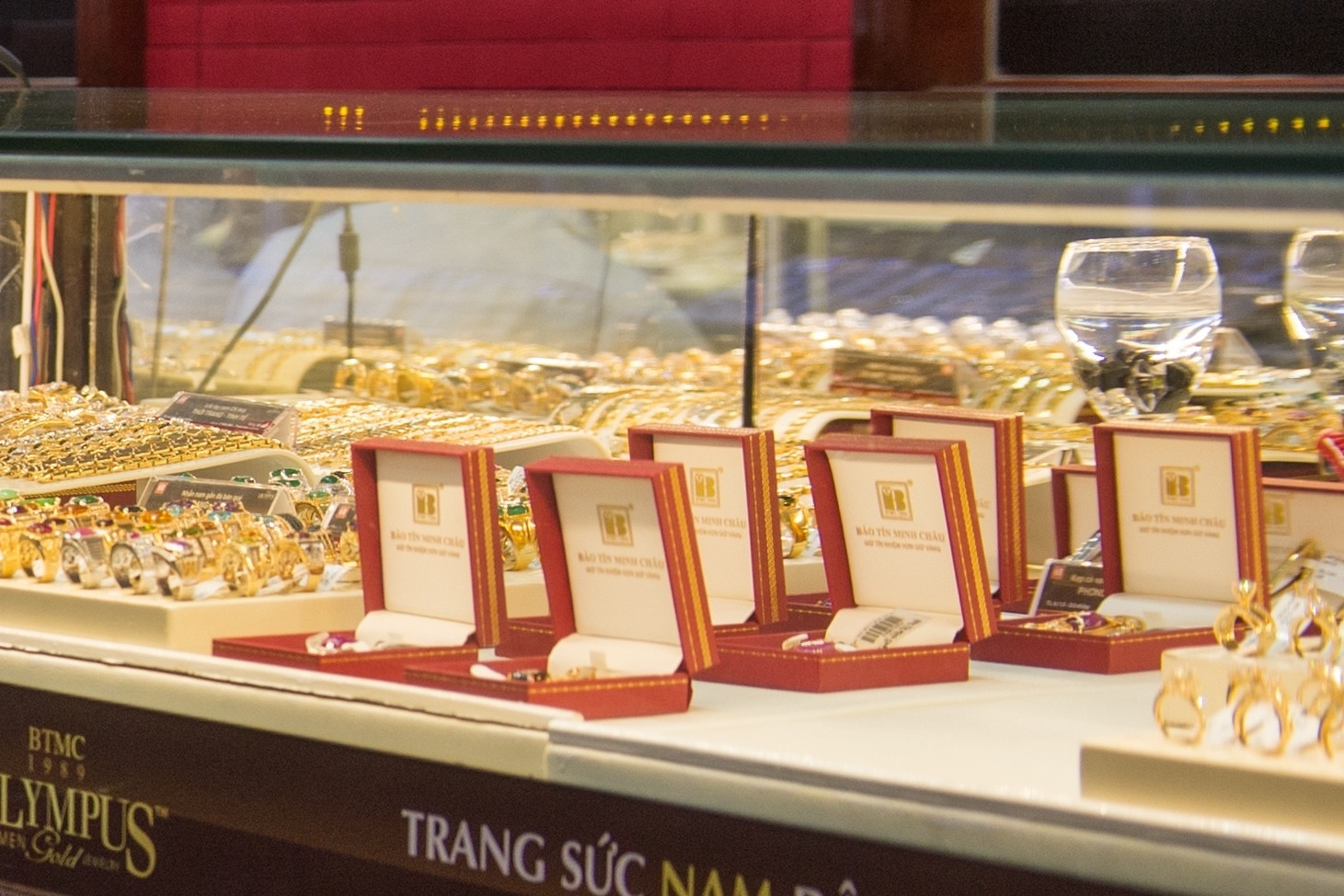 Giá vàng hôm nay 8/3/2026 biến động mạnh trước căng thẳng địa chính trị