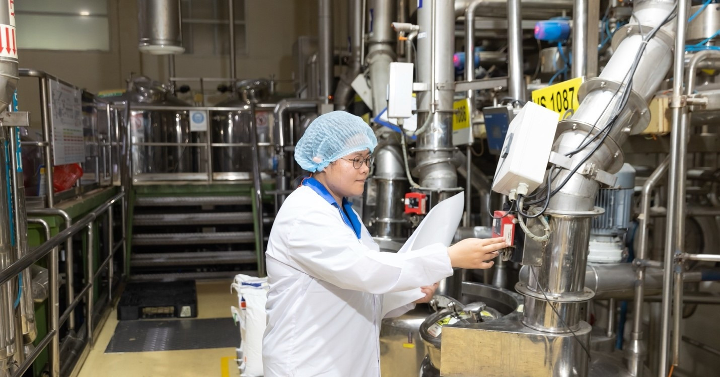 ‘Bản thiết kế’ phía sau những người phụ nữ tự tin nơi dây chuyền sản xuất