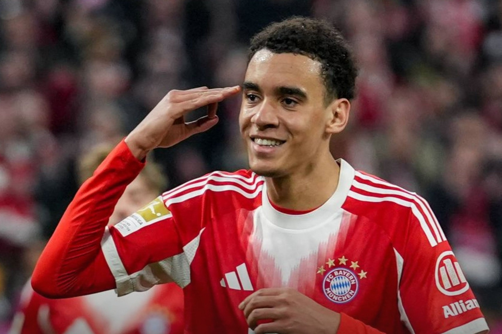 Bayern Munich thị uy sức mạnh, tiến gần chức vô địch Bundesliga