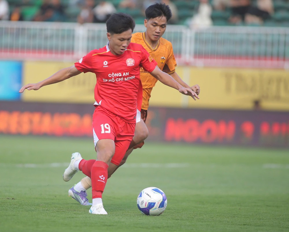 hagl vs ca tphcm 1.jpg