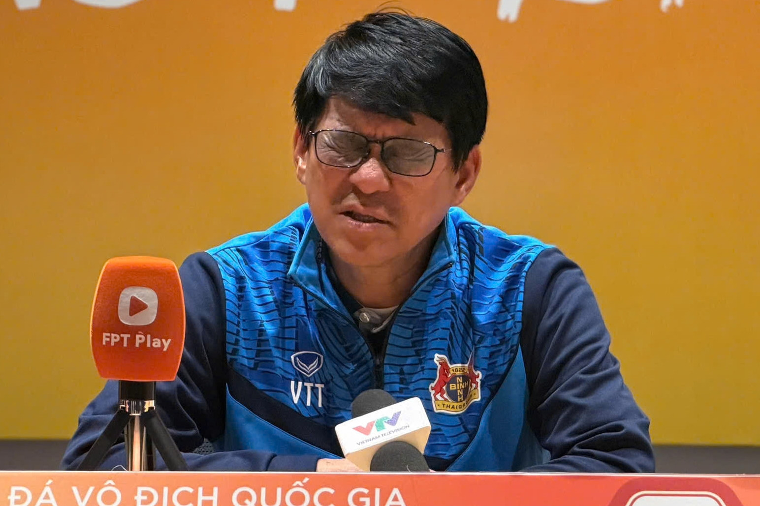 Hòa đội cuối bảng, HLV Vũ Tiến Thành mong CAHN không thắng Hà Nội