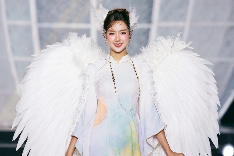  Hoa hậu Phương Linh, Thanh Thủy, Bảo Ngọc khoe sắc ở Lễ hội Áo dài 