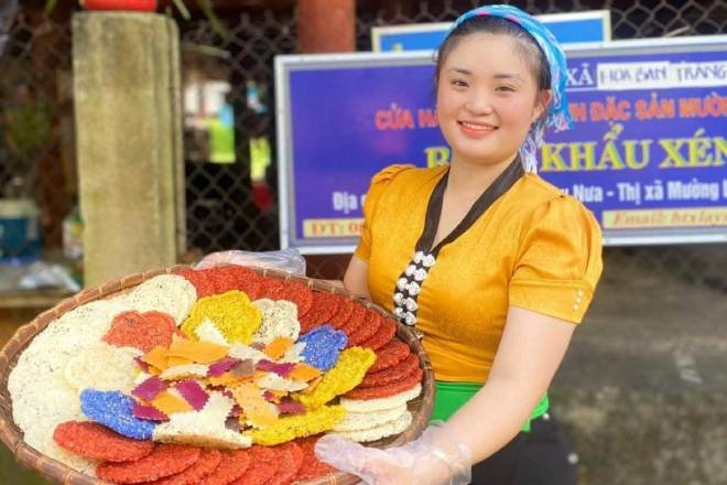 Lấy chồng khi 18 tuổi, người phụ nữ Thái 'địu con' khởi nghiệp đặc sản Điện Biên
