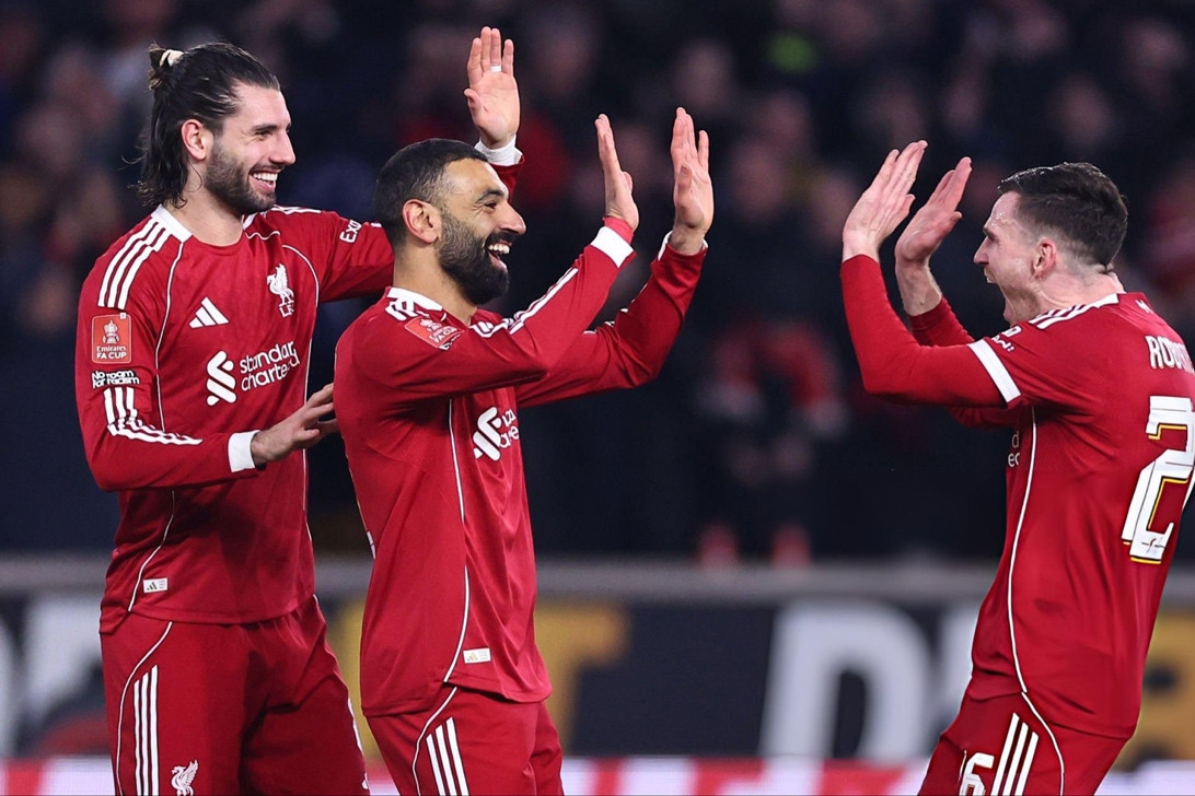 Liverpool đòi món nợ trên sân Wolves