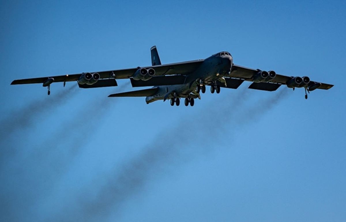 Máy bay B52 Mỹ 1.jpg