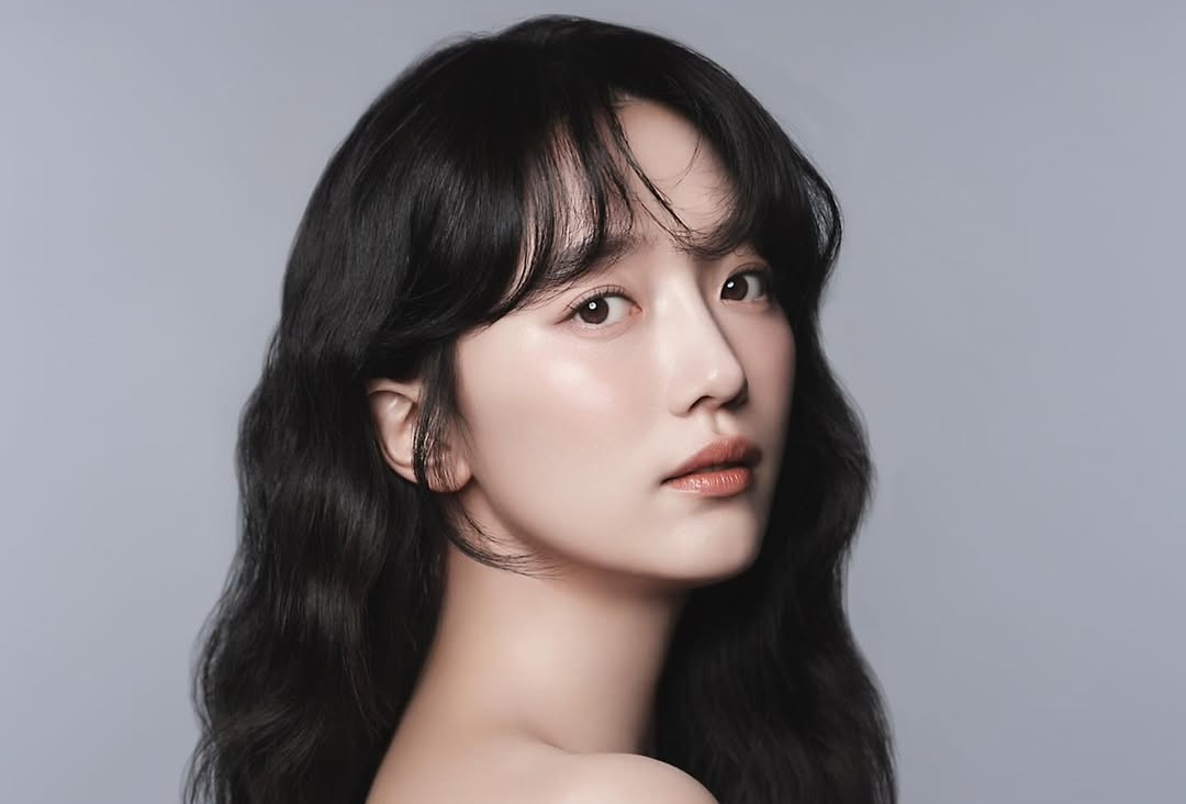 Nữ diễn viên 34 tuổi bị cha cắt đứt liên lạc vì bỏ nghề tiếp viên hàng không