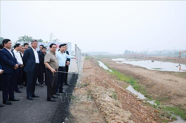 Thủ tướng kiểm tra tiến độ thi công dự án Cảng hàng không quốc tế Gia Bình