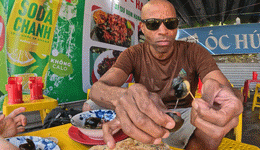 thumb khach tay an oc hut Da Nang.gif