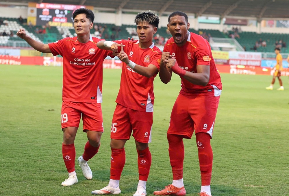 Cầu thủ Việt kiều giúp CA TPHCM đánh bại HAGL