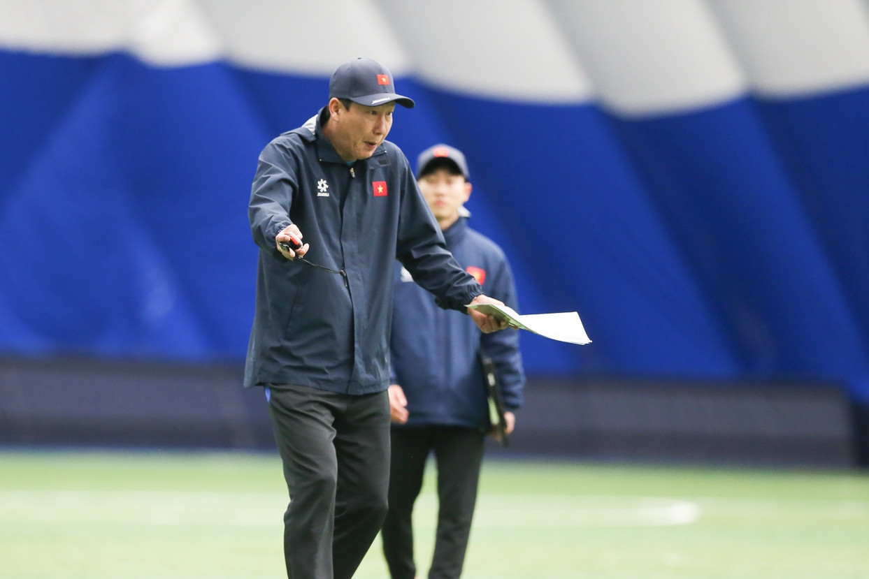  Tuyển Việt Nam: Bài toán khó nhất của HLV Kim Sang Sik 