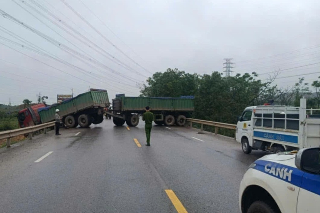 Va chạm xe đầu kéo, 2 người phụ nữ tử vong