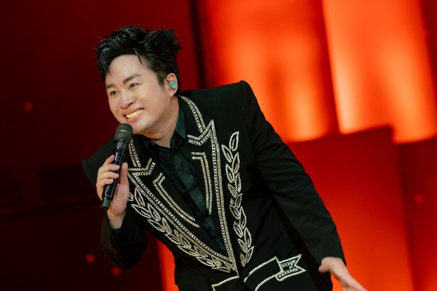  Tùng Dương 'thiêu đốt' sân khấu Her Concert, hiếm hoi hát nhạc remix 