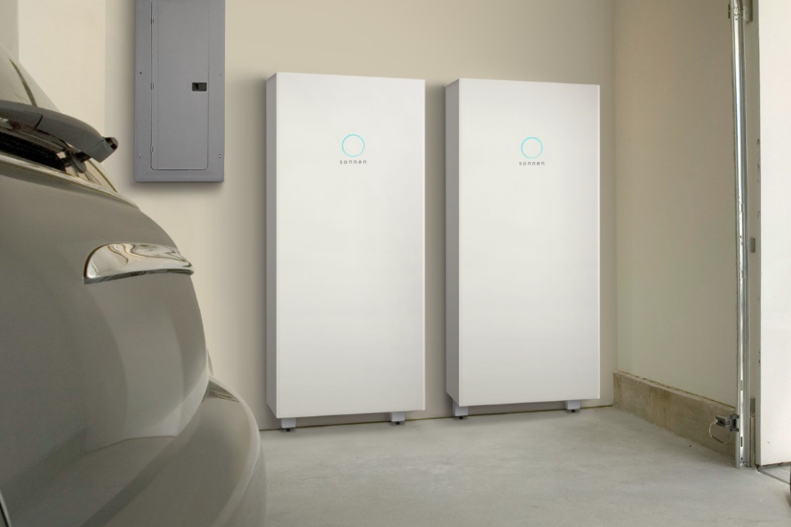 Cơ quan chức năng đưa ra cảnh báo với pin lưu trữ điện mặt trời mái nhà