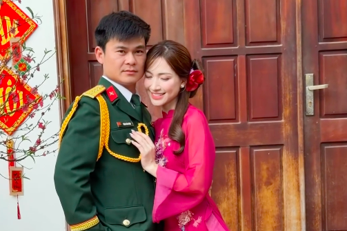 Đại úy Thăng Văn Cương viết về Hòa Minzy: 'Anh yêu em, vợ ơi'