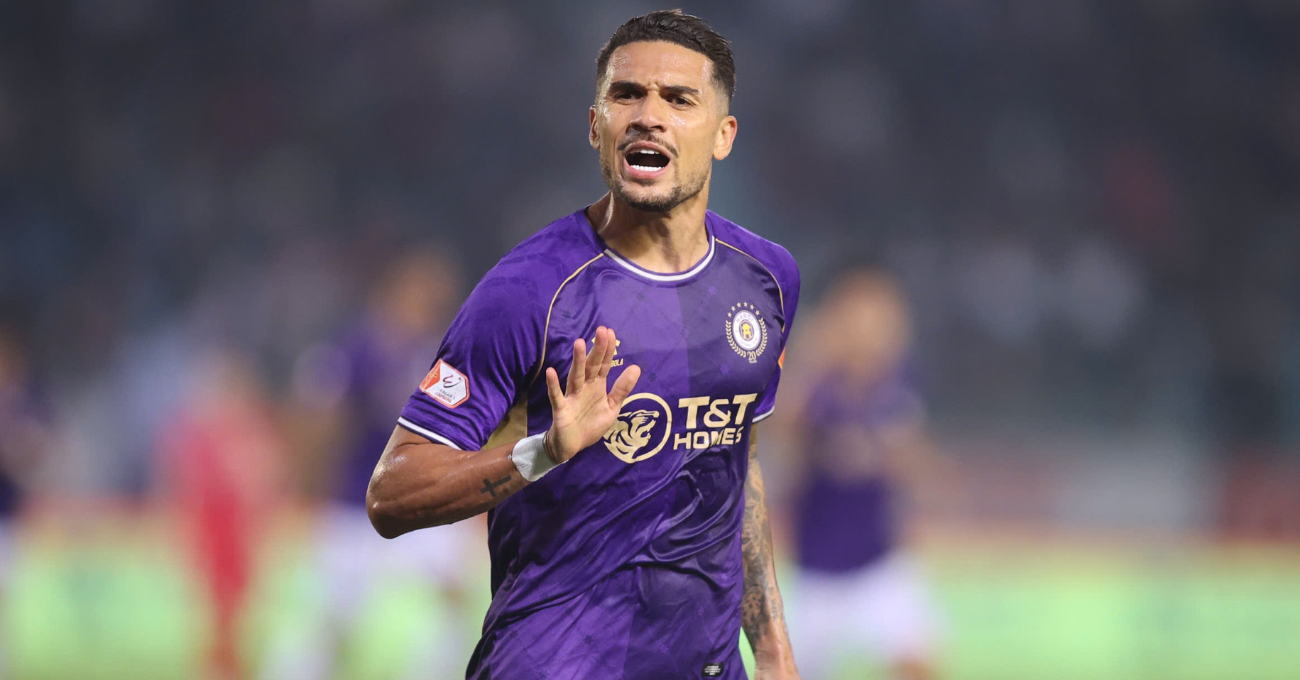 Hoàng Hên làm lu mờ Đình Bắc, ghi điểm HLV Kim Sang Sik