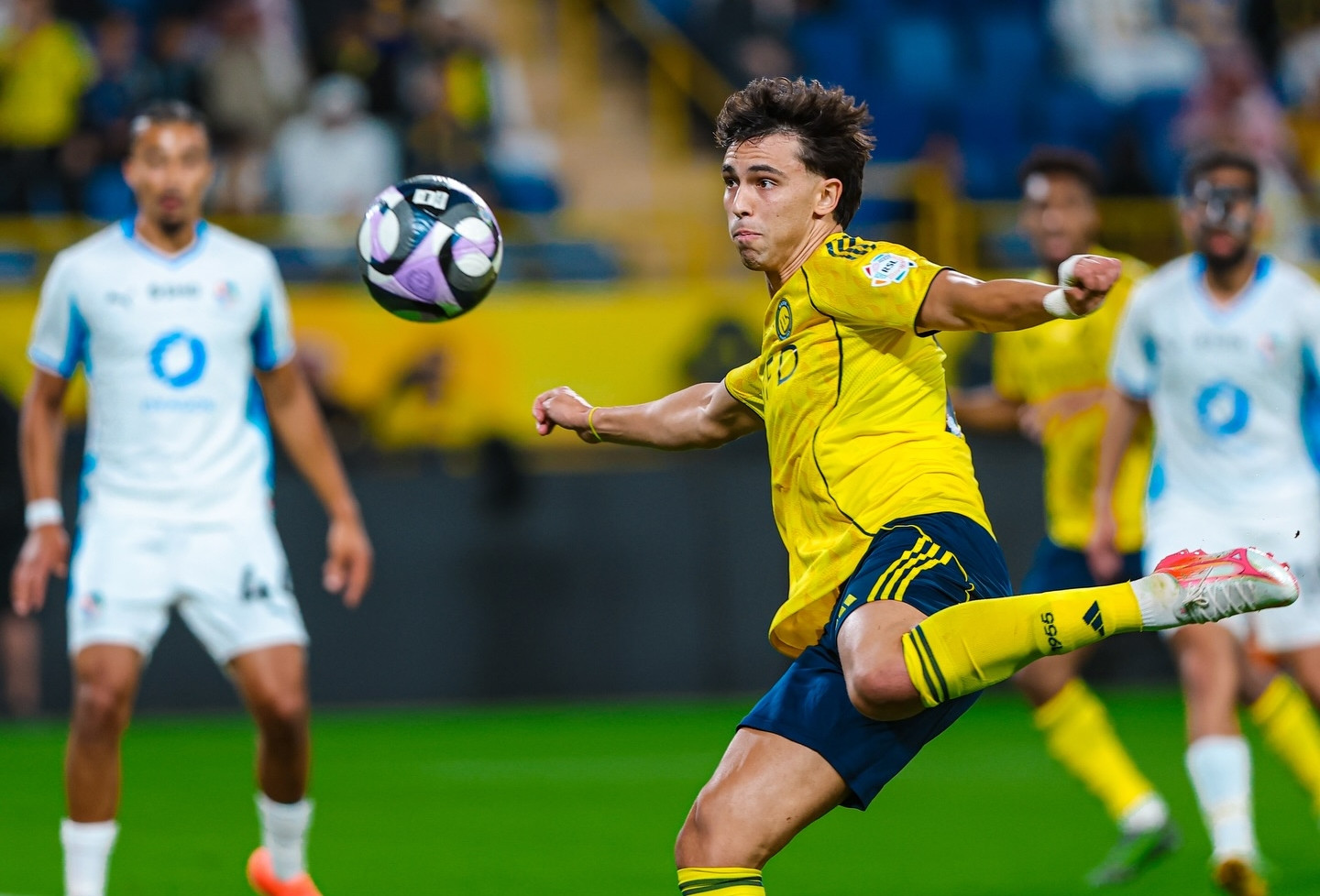 Joao Felix thay Ronaldo tỏa sáng, Al Nassr đòi lại ngôi đầu