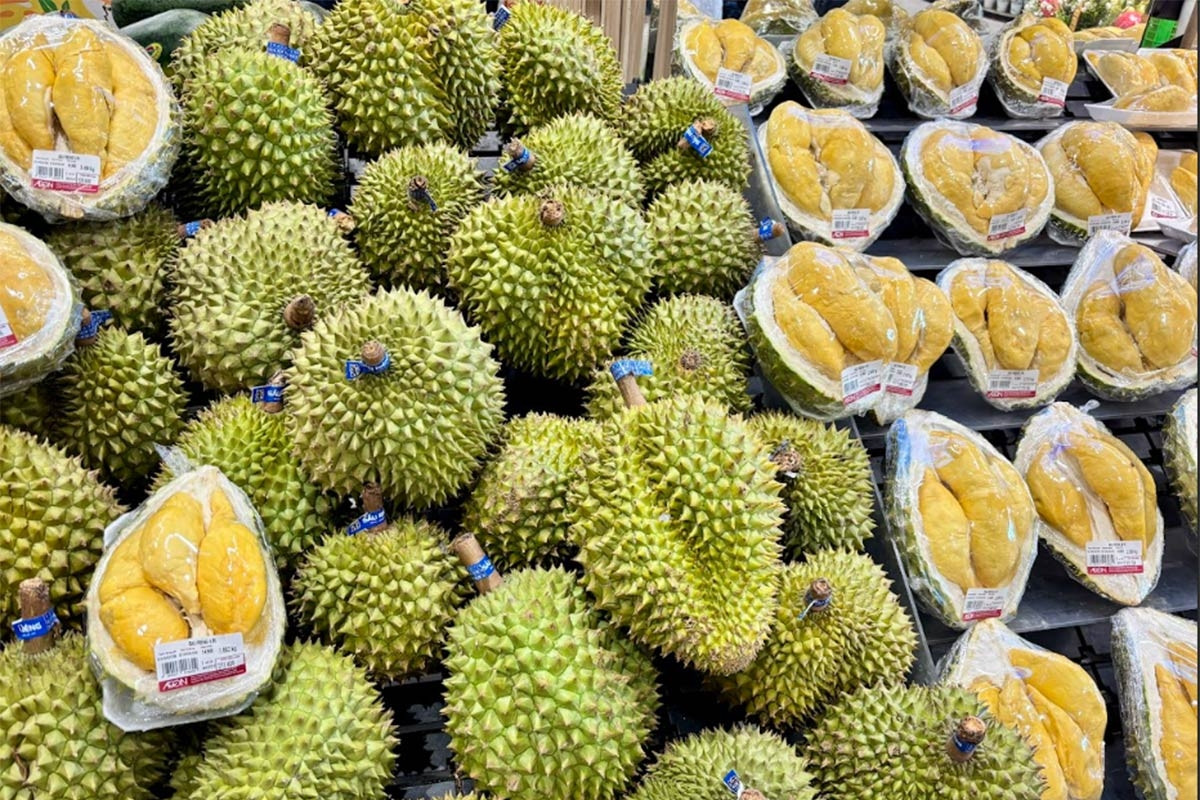 Giá cơm sầu riêng gần 600.000 đồng/kg, nhiều cửa hàng chỉ bán Ri6