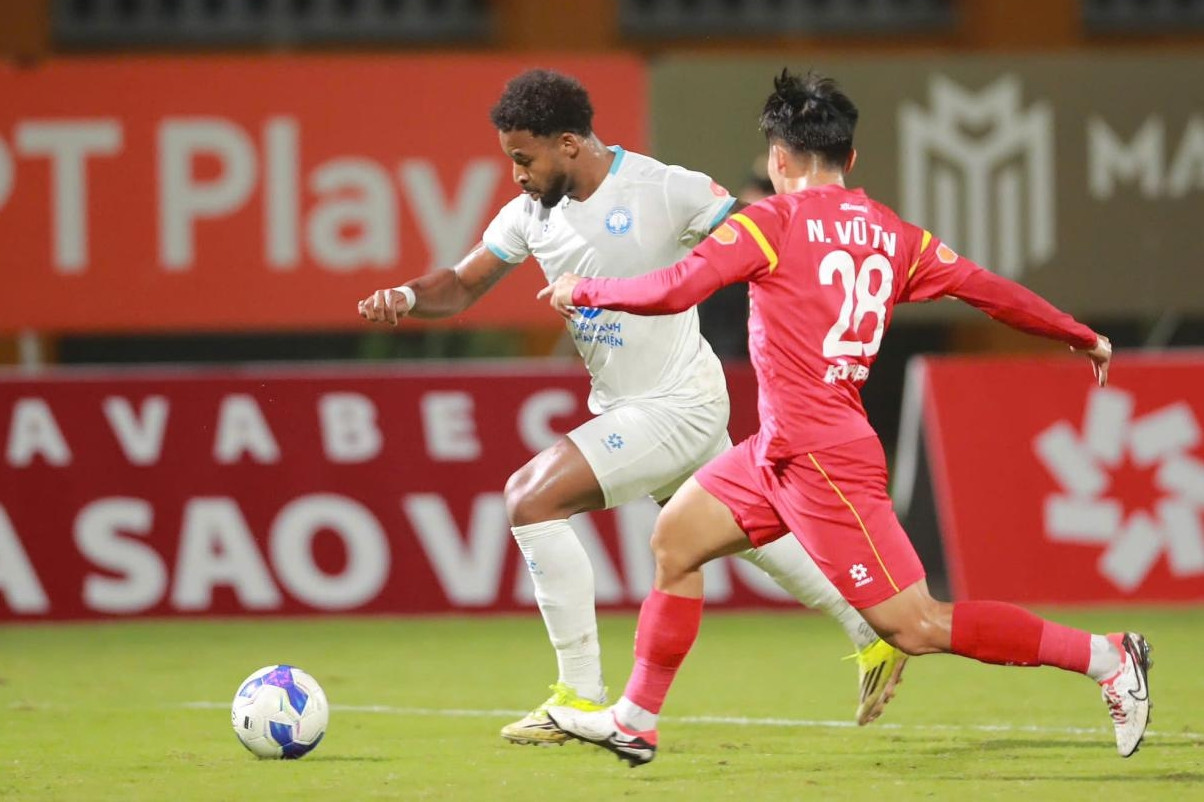 Xuân Son kém duyên, Nam Định nhọc nhằn đánh bại PVF-CAND phút 90