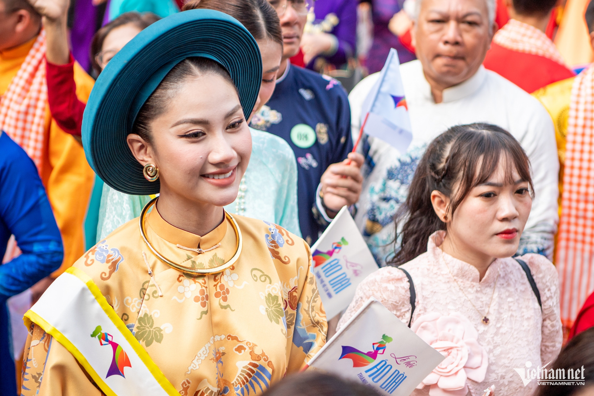 W-Đồng diễn áo dài Tuấn Hùng 36.jpg