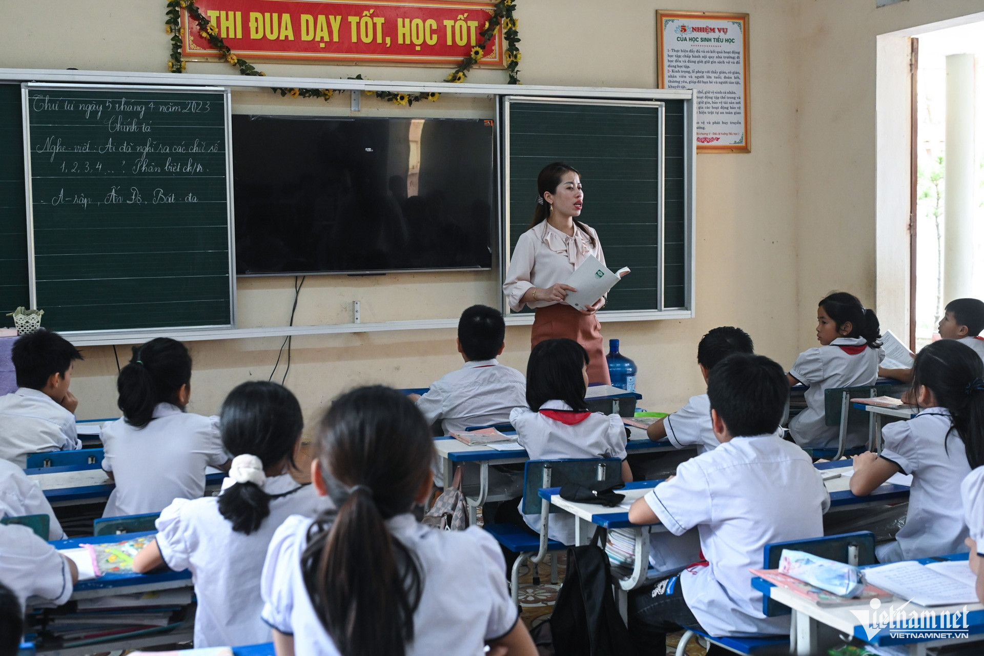 Hiệu trưởng trường tiểu học nêu lý do nhu cầu học thêm vẫn tồn tại dù bị 'siết'