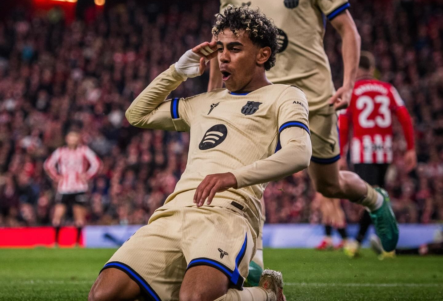 Yamal ghi tuyệt phẩm giúp Barca giữ chắc ngôi đầu La Liga