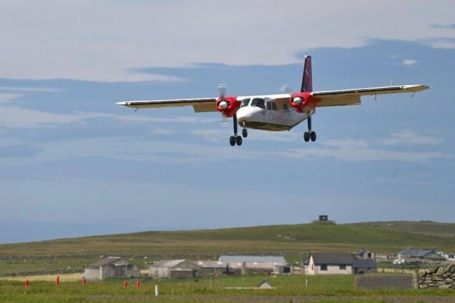 Chuyến bay nào kéo dài chưa đến 1 phút đã hạ cánh?