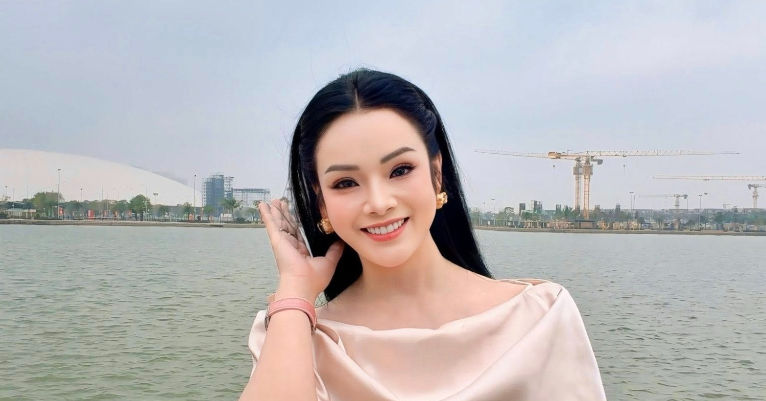 Cục trưởng Xuân Bắc chúc chị em 'căng tròn mịn', Phó giáo sư Tân Nhàn khoe giọng ngọt ngào