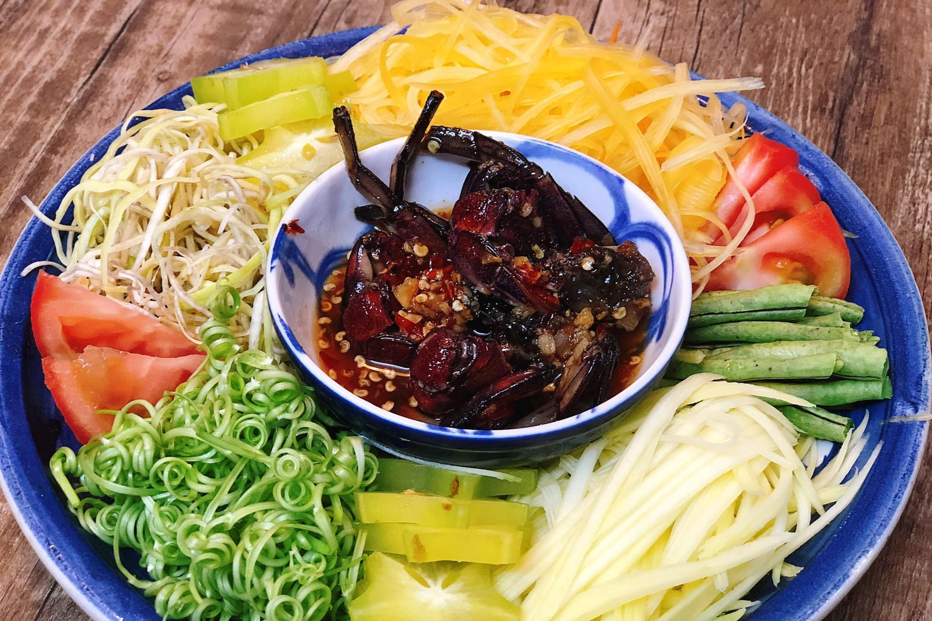 Đặc sản nức tiếng Cà Mau có '10 chân', mai sần sùi, nhìn tưởng cua đồng