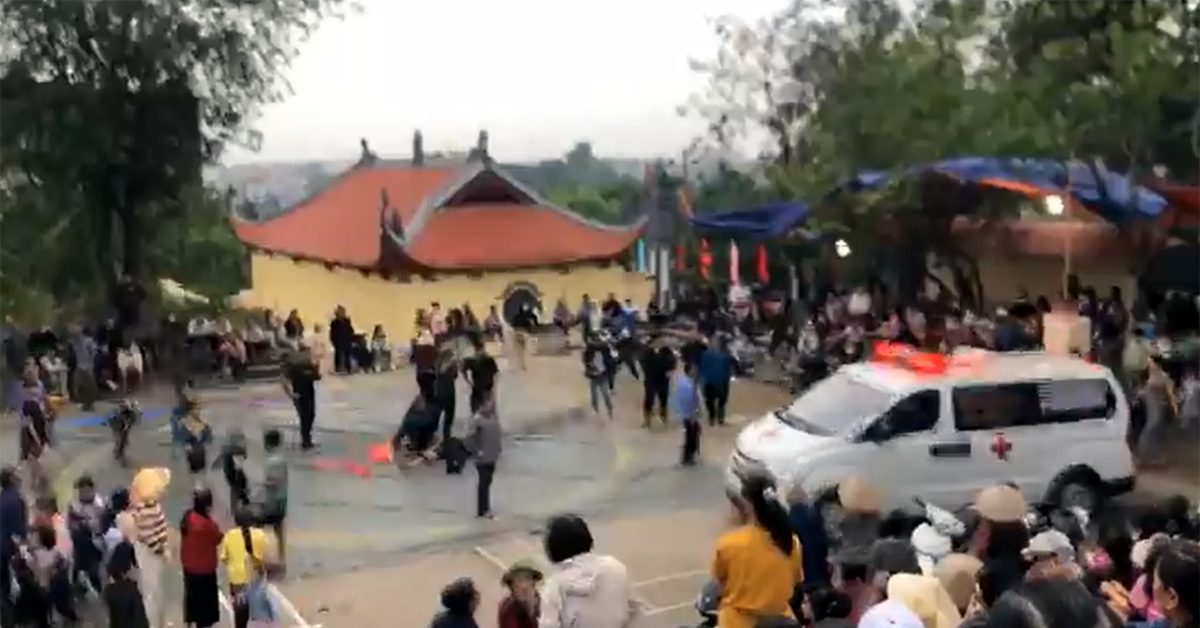 Đô vật chấn thương khi thi đấu tại lễ hội vật ở Hà Nội