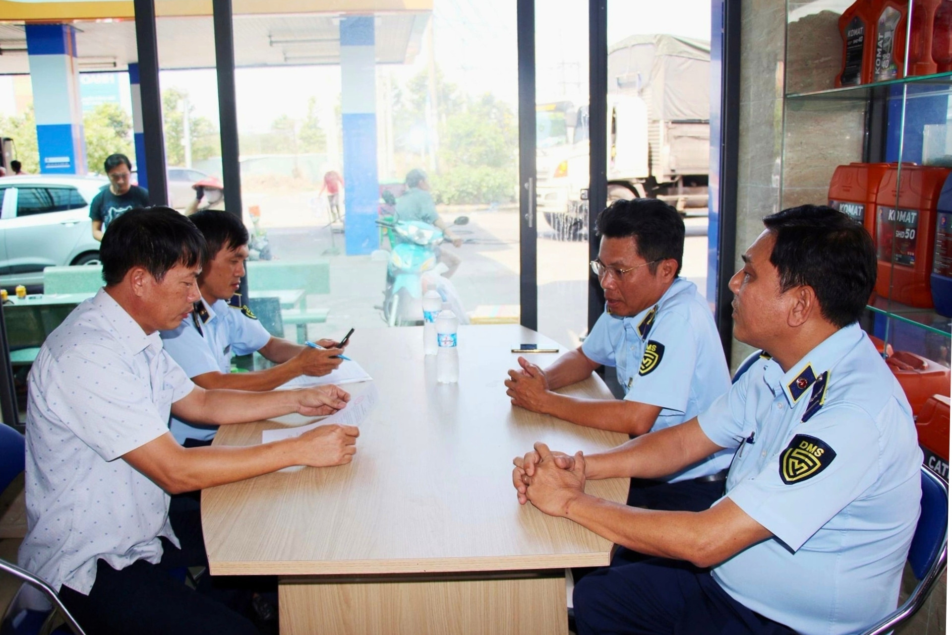 Đồng Nai lập đường dây nóng phản ánh về xăng dầu, yêu cầu không bán nhỏ giọt