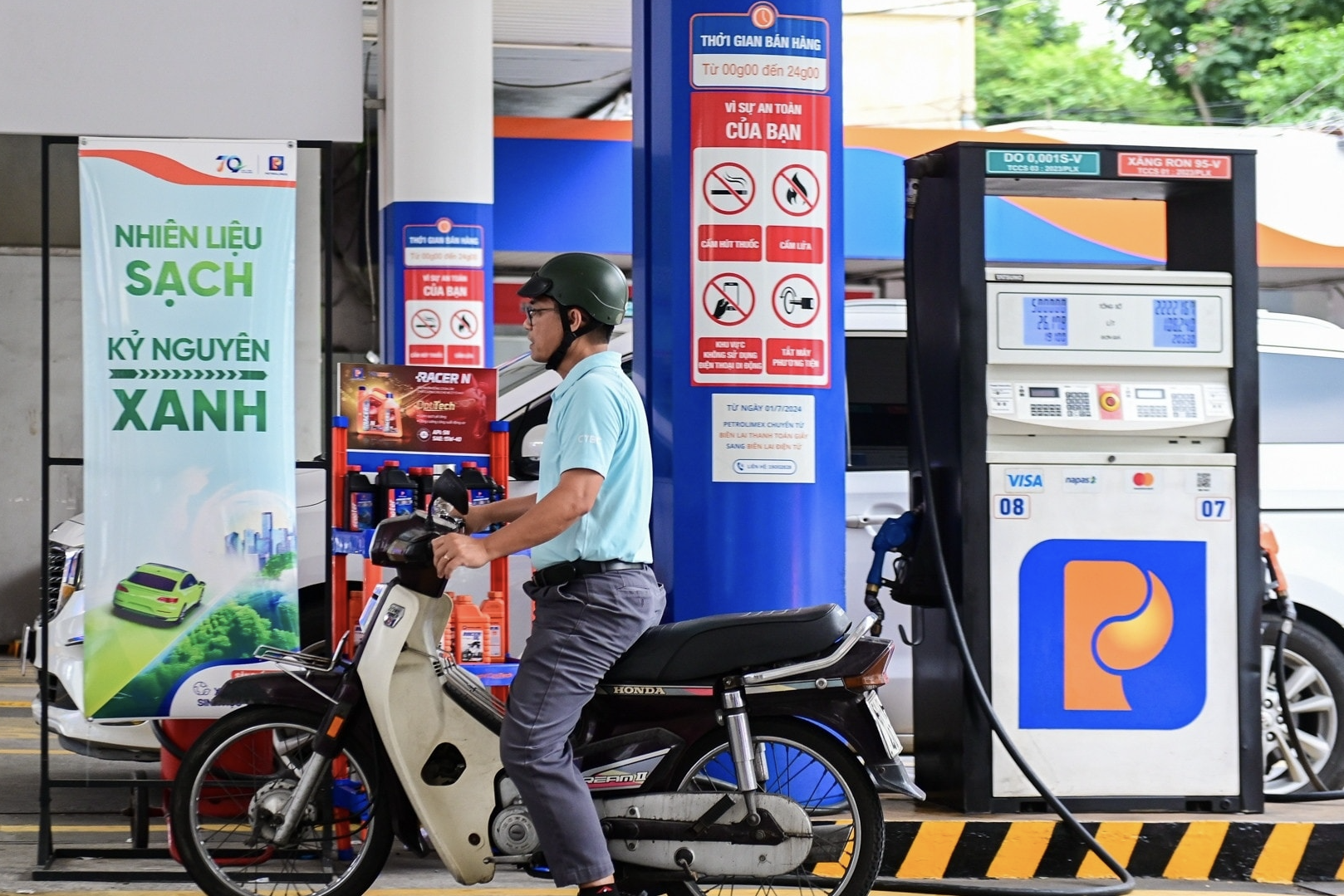 Giá xăng dầu leo thang, Thứ trưởng nói dùng xăng sinh học càng sớm càng tốt