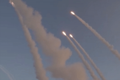 Iran phóng loạt tên lửa thế hệ mới vào các mục tiêu Mỹ, Israel